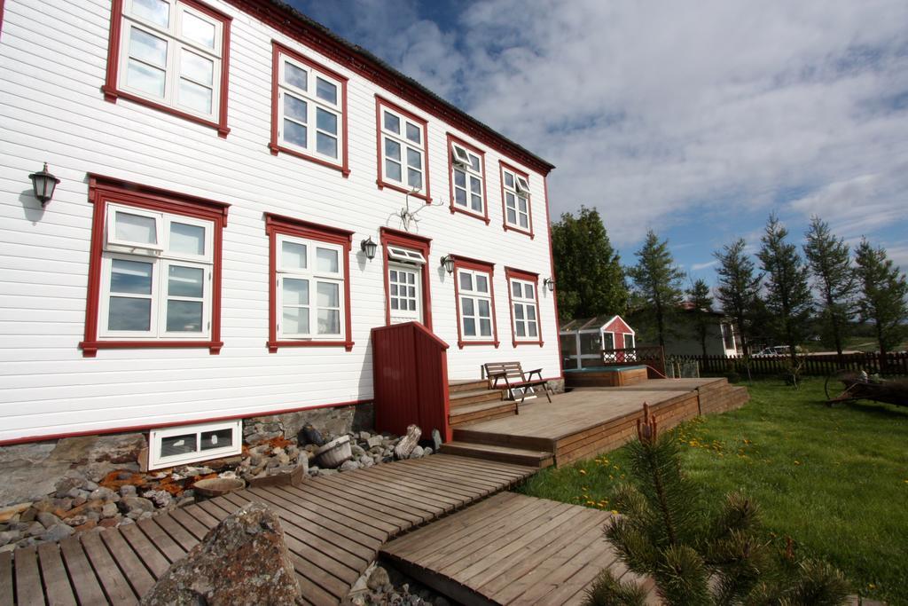 Guesthouse Storu-Laugar Laugar  Exteriör bild