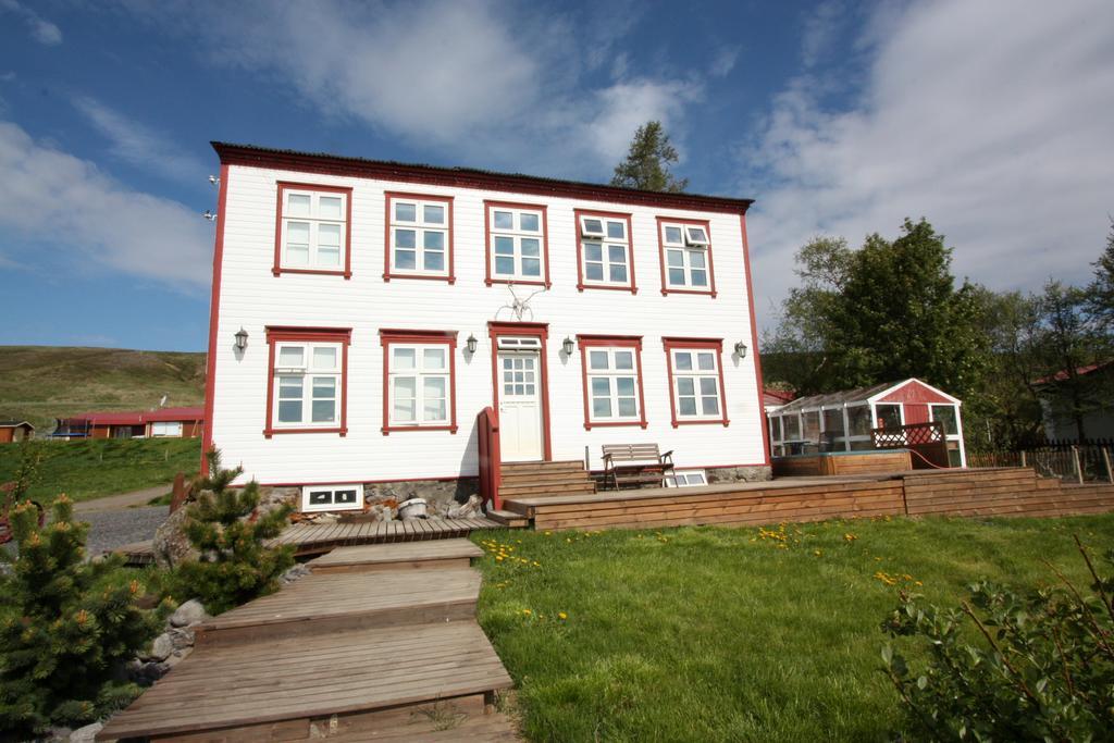 Guesthouse Storu-Laugar Laugar  Exteriör bild