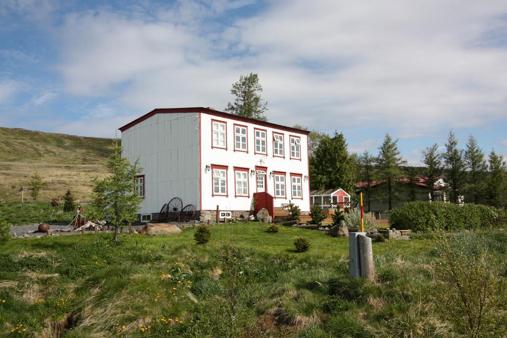Guesthouse Storu-Laugar Laugar  Exteriör bild