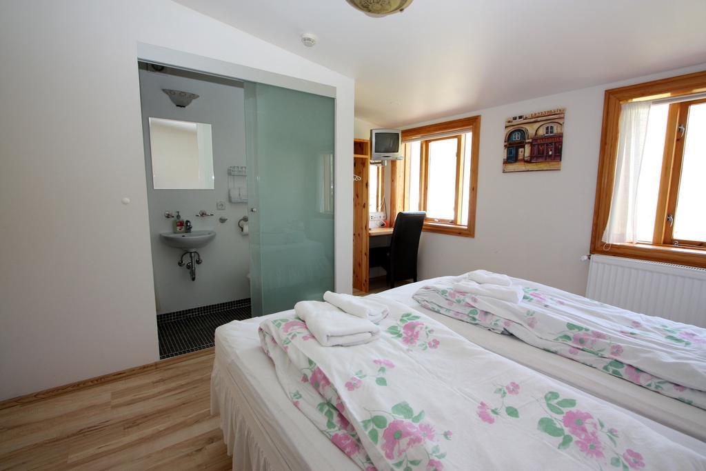 Guesthouse Storu-Laugar Laugar  Exteriör bild