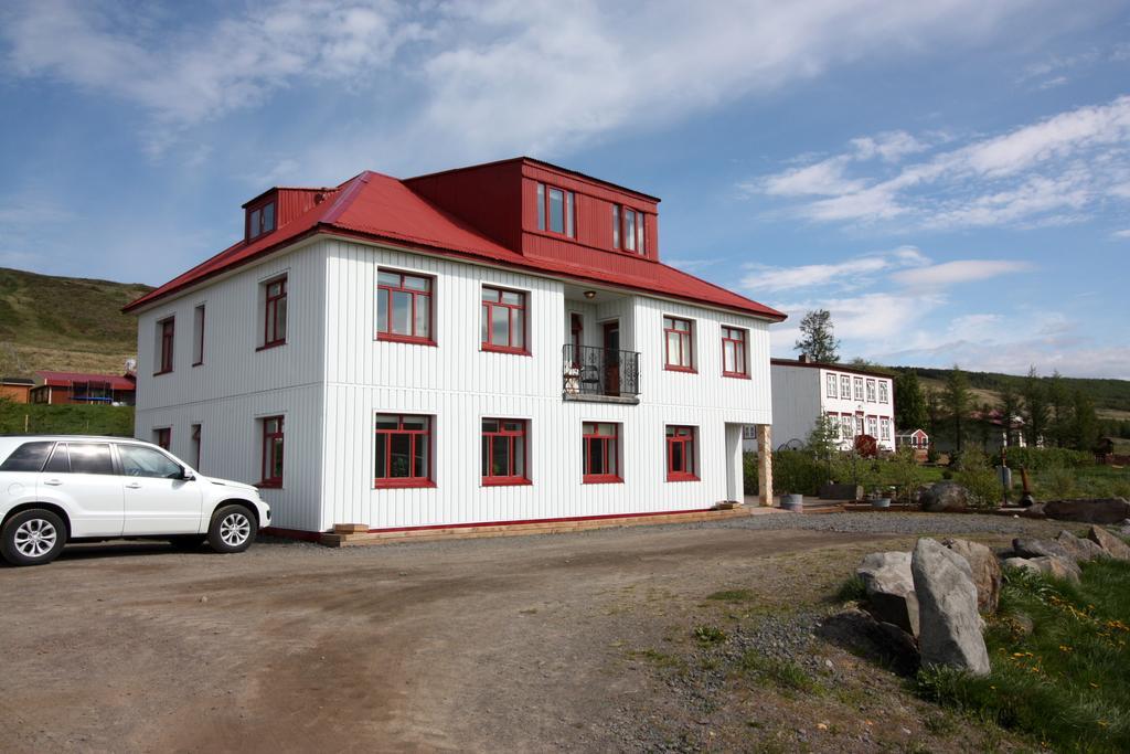 Guesthouse Storu-Laugar Laugar  Exteriör bild