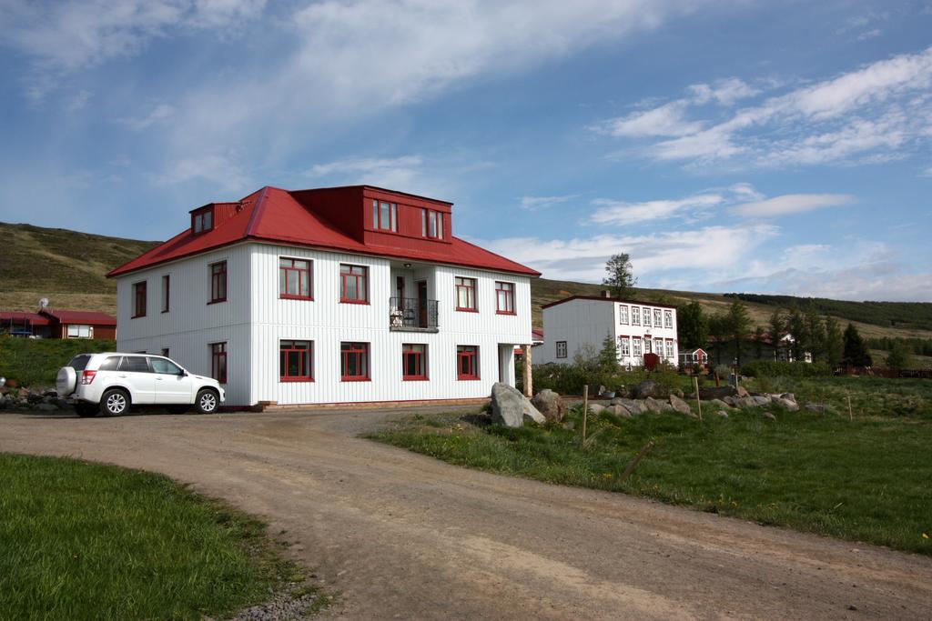 Guesthouse Storu-Laugar Laugar  Exteriör bild