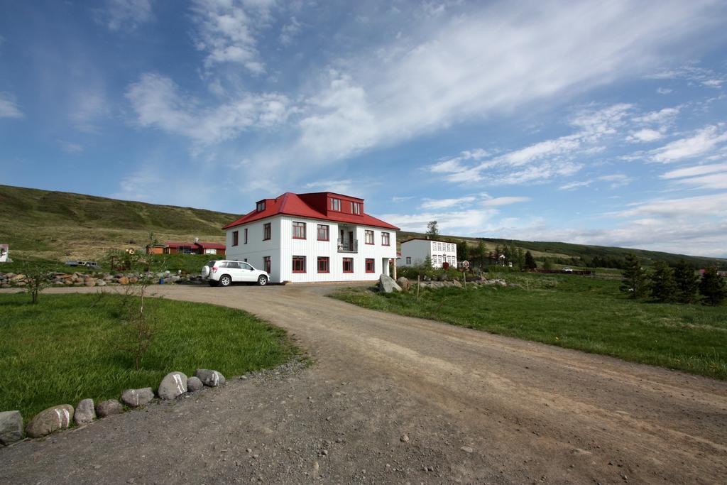 Guesthouse Storu-Laugar Laugar  Exteriör bild